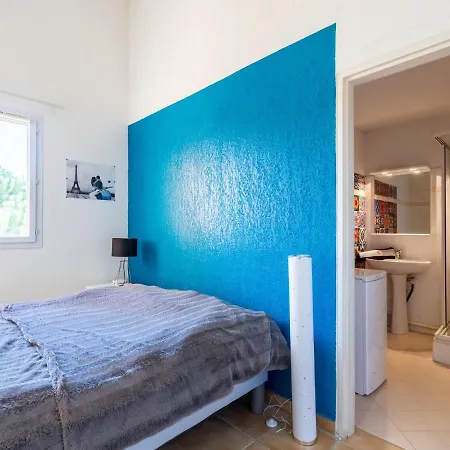 Le Lagon Bleu-9 *